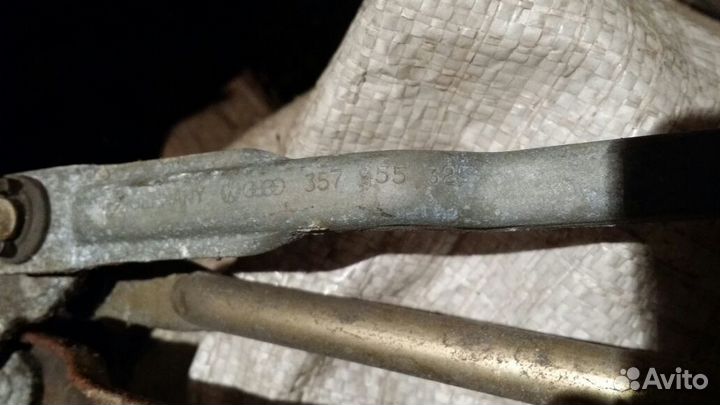 Трапеция стеклоочистителя на VW Passat B3,B4