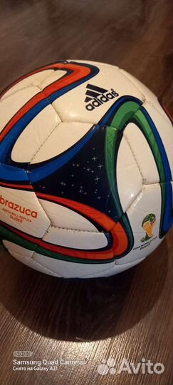 Футбольный мяч adidas brazuca