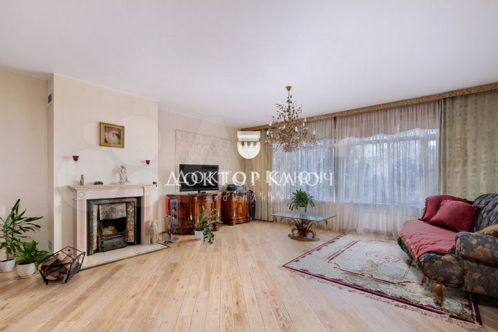 4-к. квартира, 221,9 м², 1/3 эт.