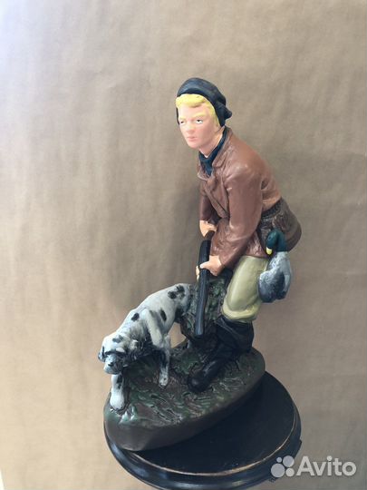 Статуэтка гипс. Охотник с собакой. Кунгур