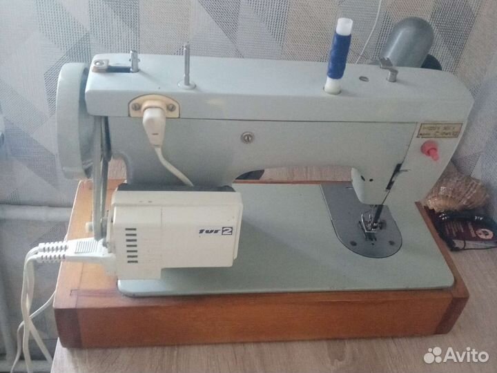 Швейная машина Чайка 142