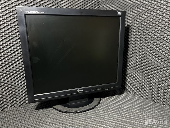 Монитор LG Flatron L1717S