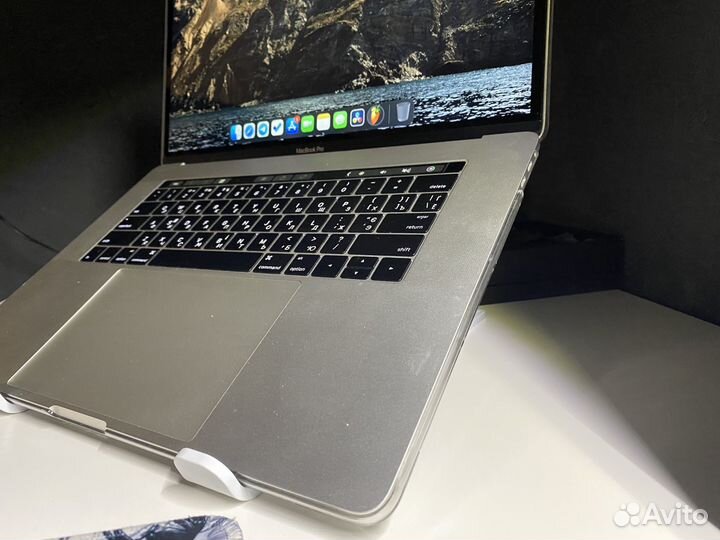 MacBook Pro 15 2016 года Touch Bar