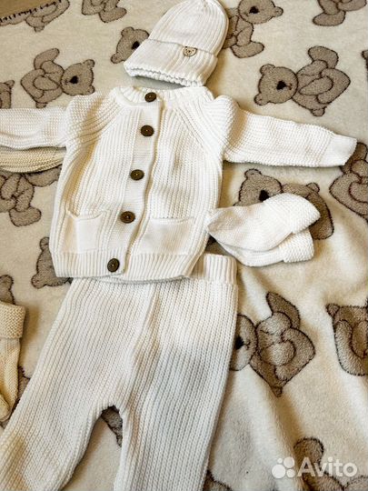Вязаный комплект для новорожденного