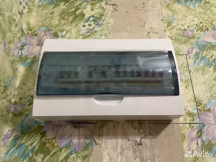 Бригада электромонтажников. Услуги электрика