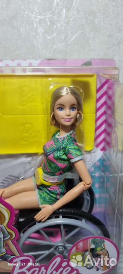 Барби на коляске