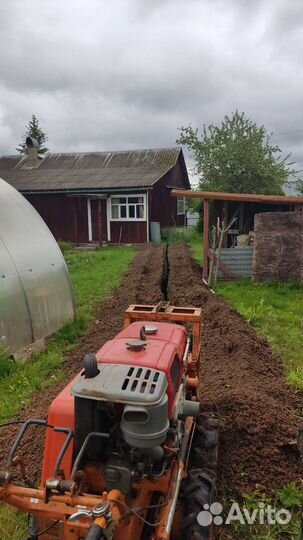 Копка траншей, траншеекопатель, бара