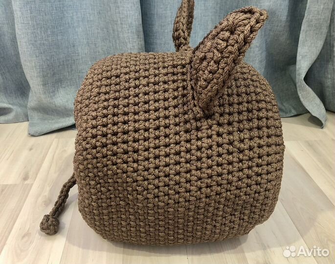 Домик для кошки вязаный