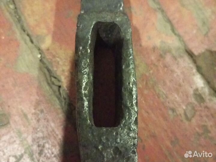 Топор пожарный. железо, засов