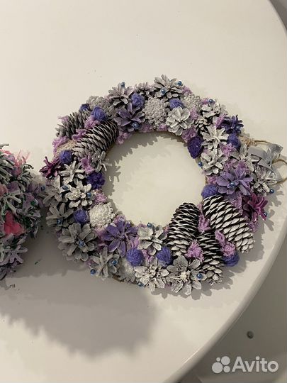 Венок из шишек елочка