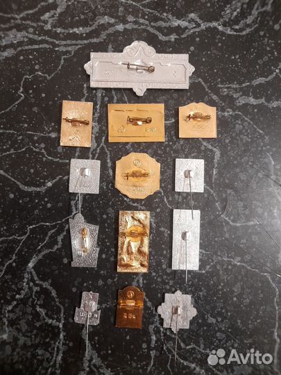 Петродворец-1. Ломоносов. Значки СССР. (о