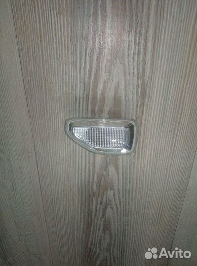 Повторитель поворотника в Крыло в Зеркало Renault