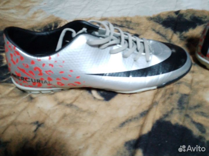 Футбольные сороконожки nike 41 размер