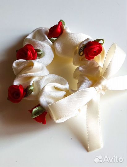 Стильные резинки для волос с розочками