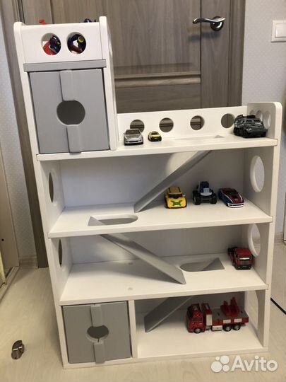 Детская парковка для машинок