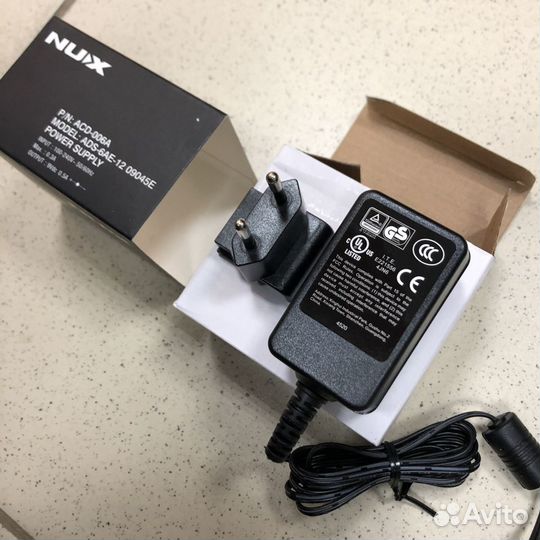 Блок питания для гитарных педалей