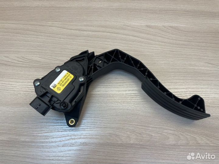 Педаль газа Renault Logan