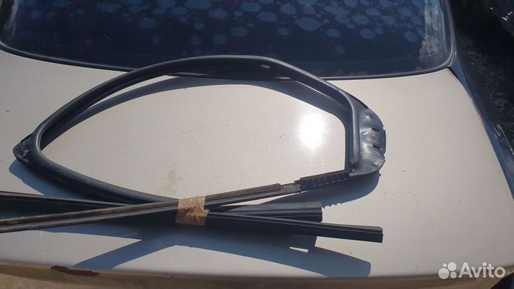 Уплотнитель задней правой двери renault logan 2