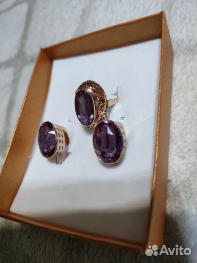 Золотые серьги и кольцо