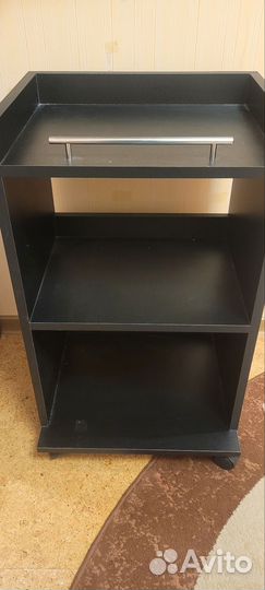 Тумба бу на колесах