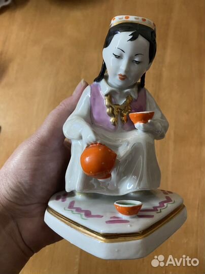 Статуэтка «Узбечка с чайником», Дулёво