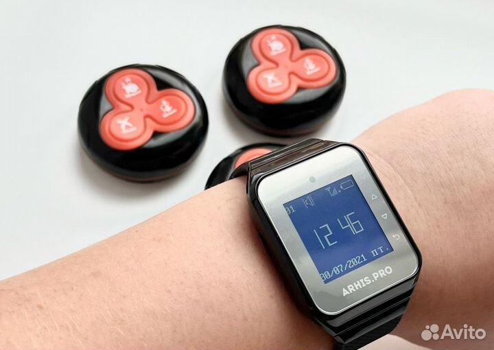 Кнопка вызова официанта с часами для кафе, баров