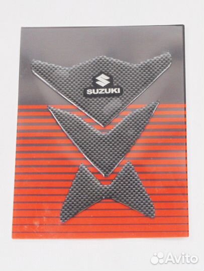 Наклейка на бак Suzuki Carbon 005