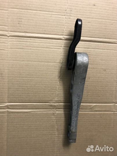 Опора двигателя задняя VW Tiguan 5N