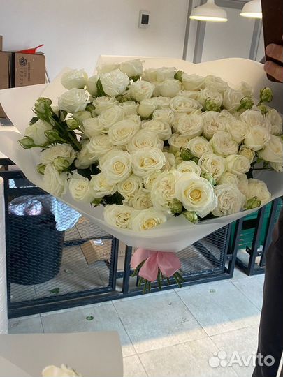 Кустовые розы. Белые розы