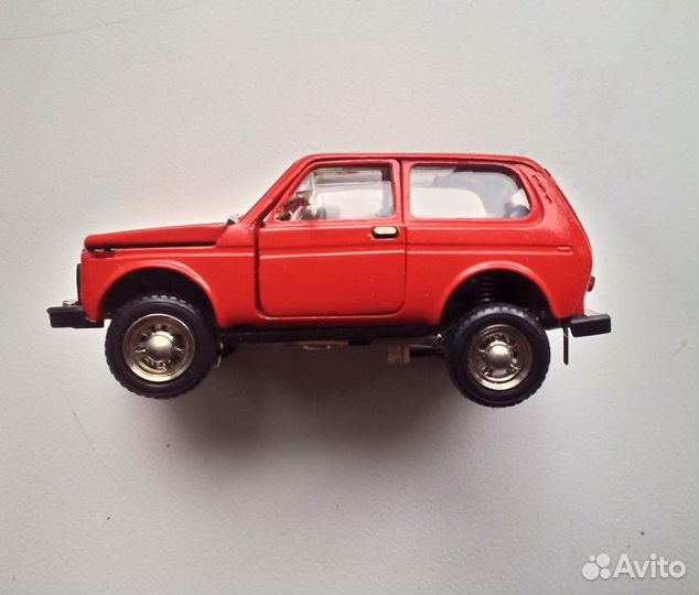 Модель автомобиля Ваз 2121 Нива СССР 1/43