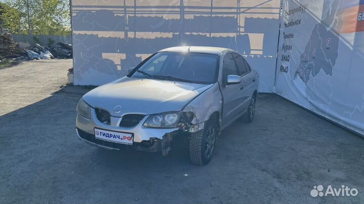 Решетка радиатора левая Nissan Almera (N16) 62330