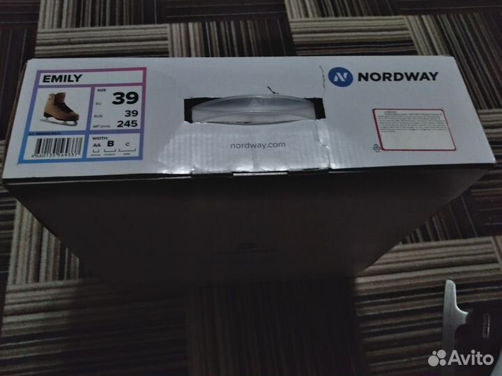 Коньки фигурные 39 размер