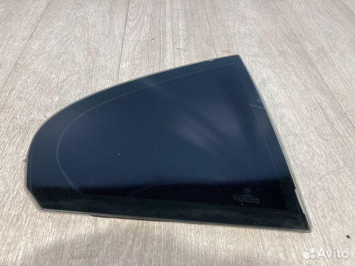 Форточка задняя правая BMW 43R000981