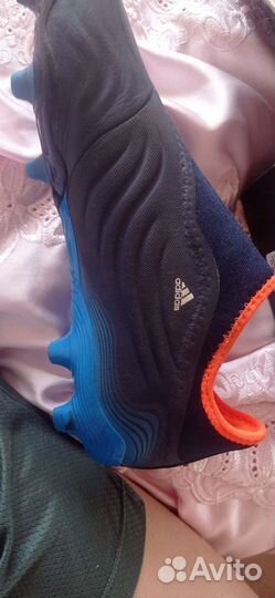 Футбольные бутсы adidas