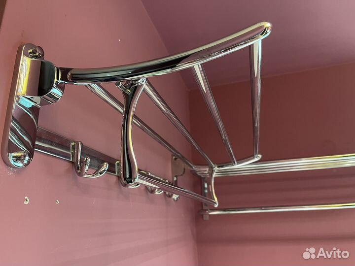 Вешалка настенная металлическая