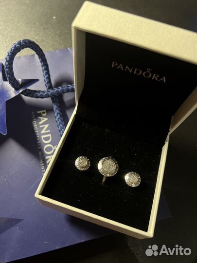 Пуссеты серьги Логомания Pandora