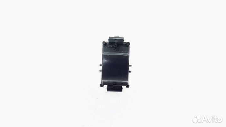 Кнопка стеклоподъемника передняя Mitsubishi L200