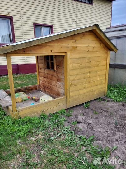 Домик с песочницей