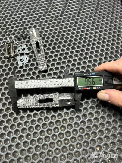 Подножки задние пассажира Suzuki GSX-R 600/750