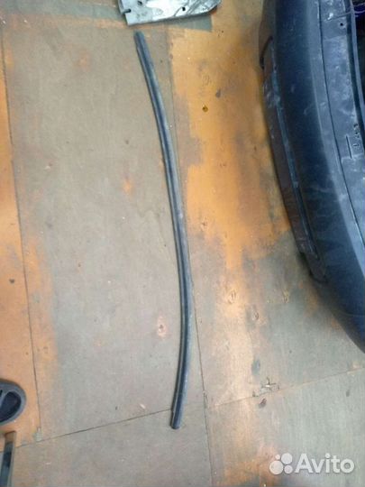 Уплотнитель капота Peugeot Partner М59 20102-2012