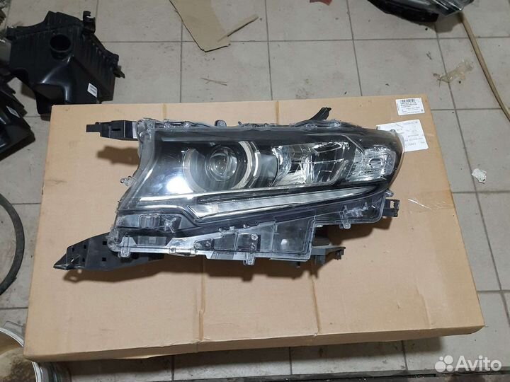 Фара левая Land Cruiser Prado 150 17