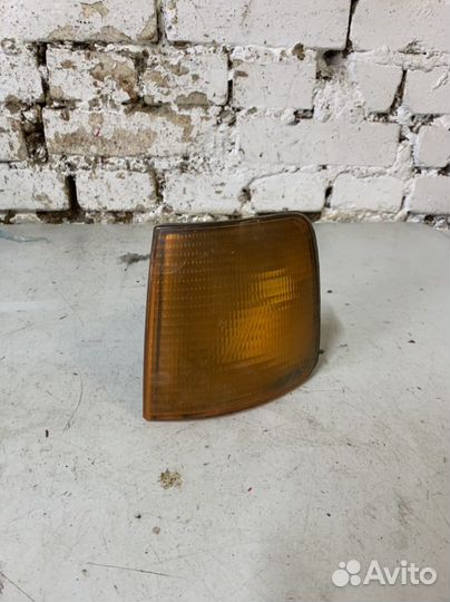 Поворотник левый Volkswagen Passat B3