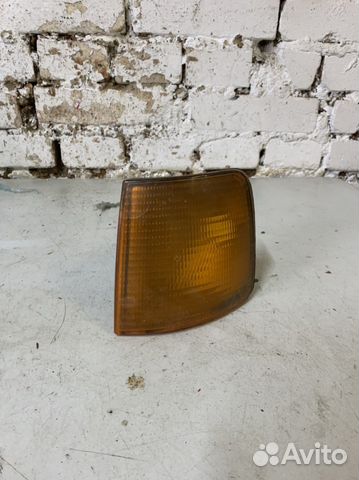 Поворотник левый Volkswagen Passat B3