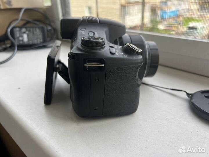 Цифровая фотокамера Sony Cyber-shot DSC-HX200