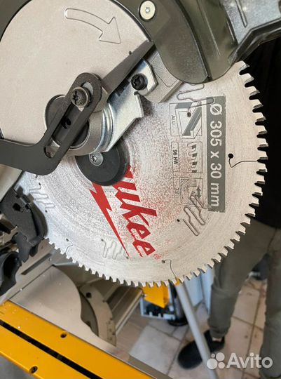 Торцовочная пила Dewalt DWS780 + Стол