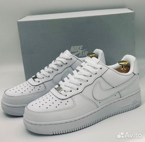 Белые Nike Air Force 1