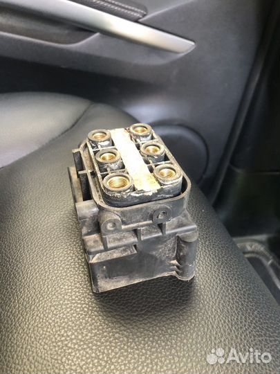 Блок клапанов пневмоподвески w164, x164 mercedes