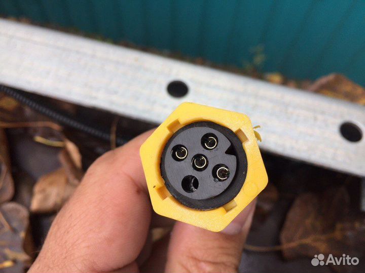 Байонетт прицепа 5-pin желтый левый