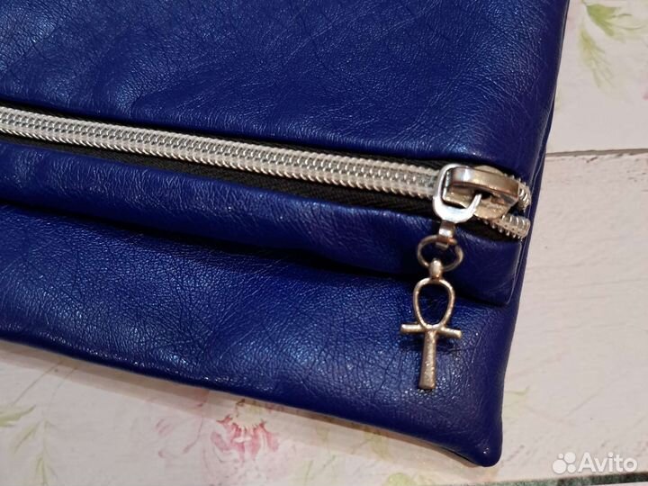 Женская сумка клатч на молнии синяя