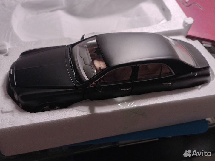 Коллекционные машинки 1 18